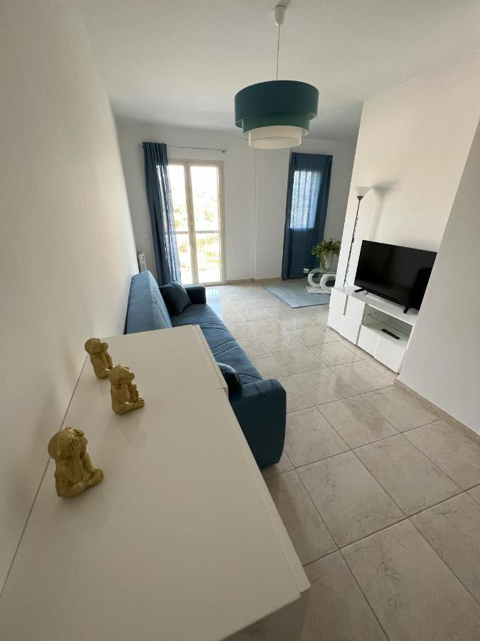 Casa Vacanze Le Tre Scimmiette パテルノー エクステリア 写真